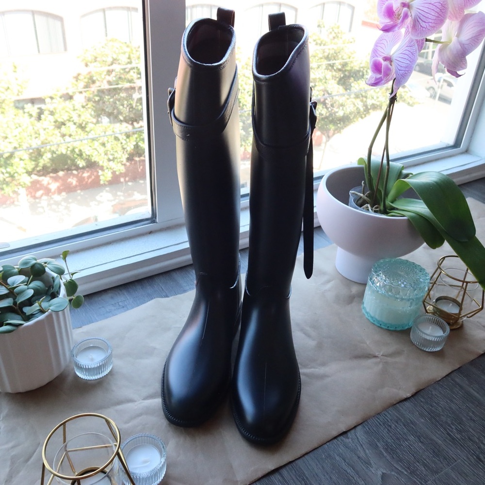 Burberry Riding Rain Boots w. Belt Strap, Black 🌲